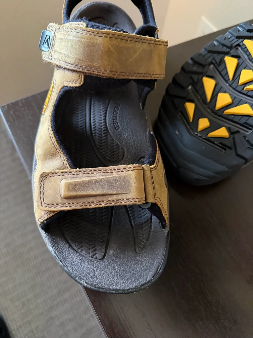 Keen Targhee III mens size 11 shoes brown letaher slingback waterproof sandals